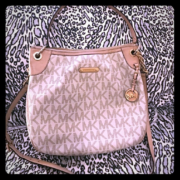 Mint condition crossbody MK PURSE ❤ - Picture 1 of 3